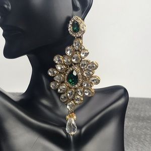 💥NEW 💥Emerald & diamond dangle Earrings